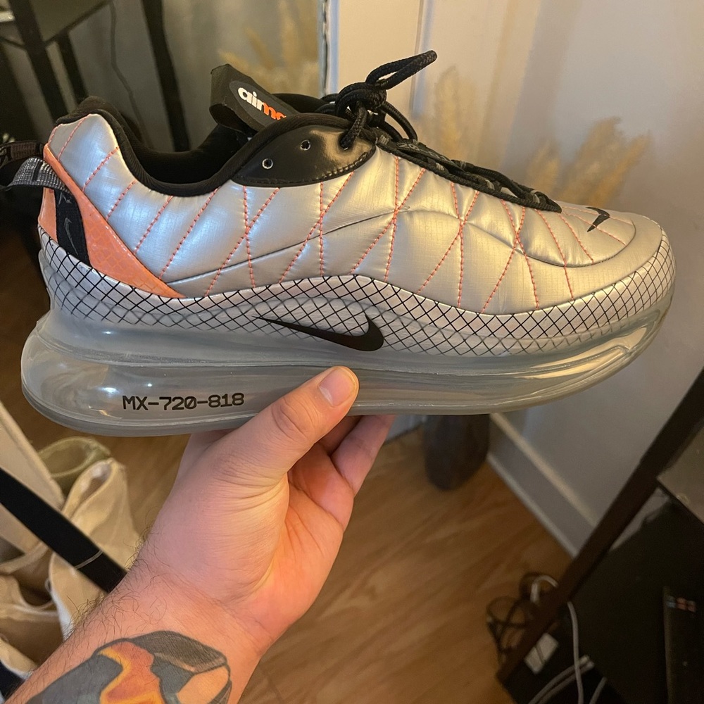 Nike Air Max 720-818 Metallic Silver Size 10.5 Men’s